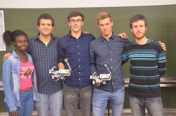 L'équipe lauréate du concours de robotique 