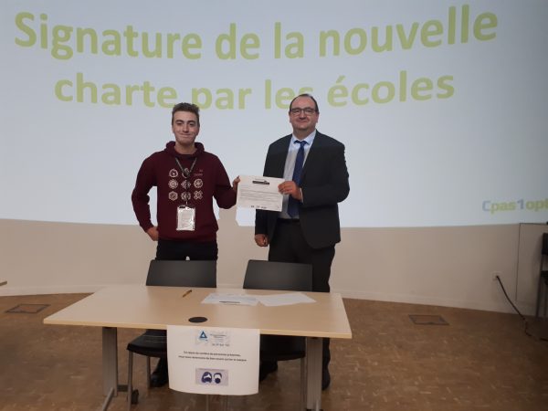 Maxime Terrier et Romuald Boné ont signé la charte Cpas1Option